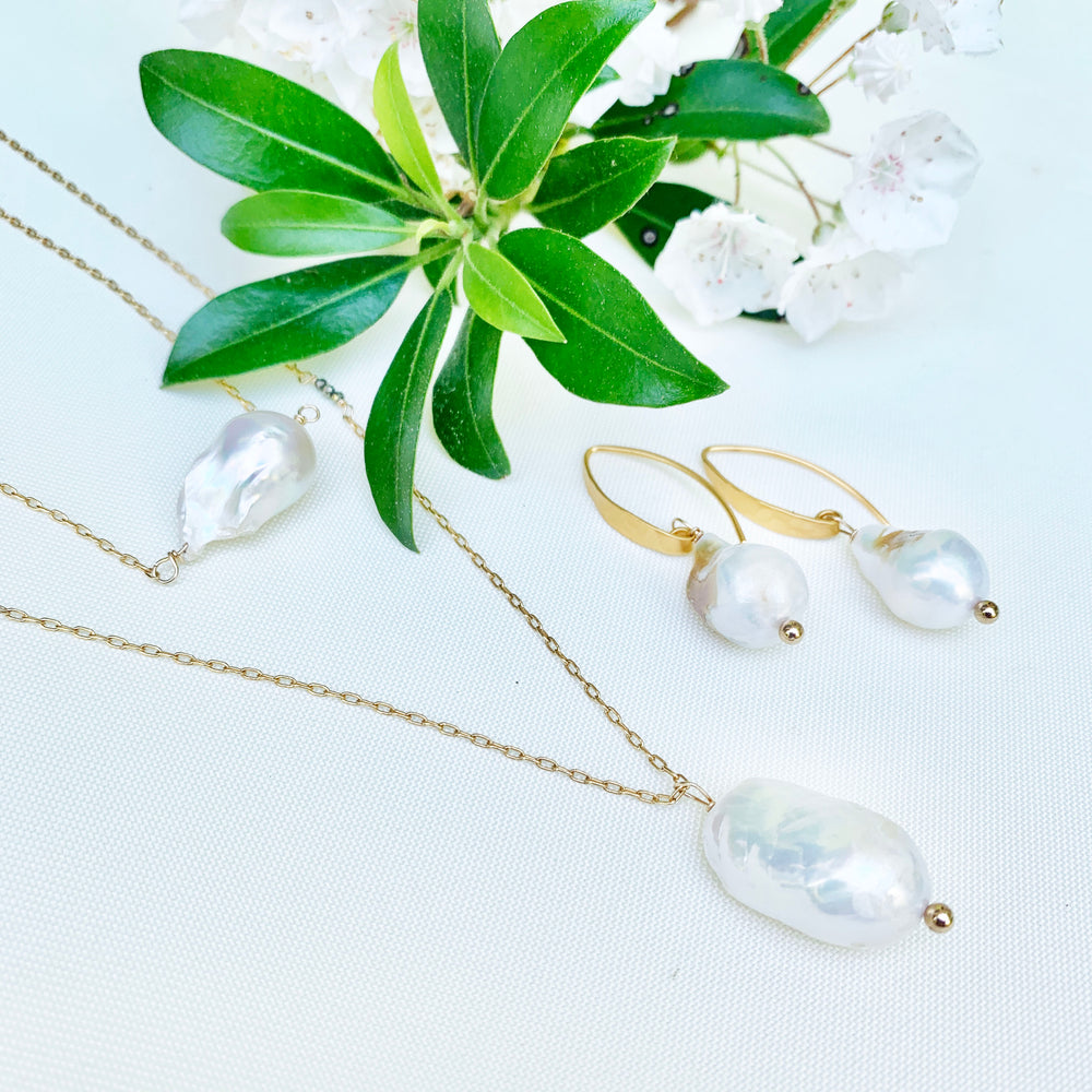 Baroque Pearl Simple Gold Necklace