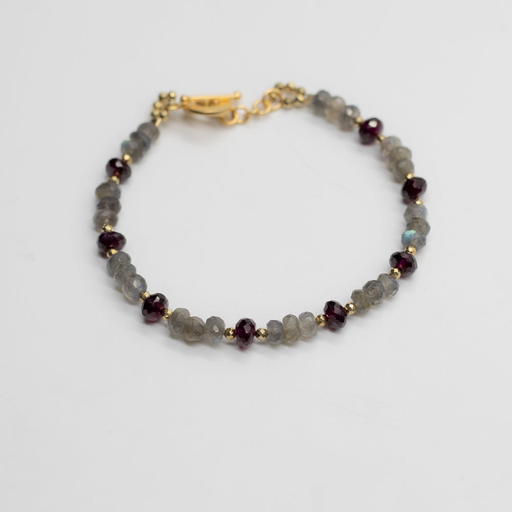
                
                    Load image into Gallery viewer, Labradorite &amp;amp; Garnet Iris Bracelet
                
            