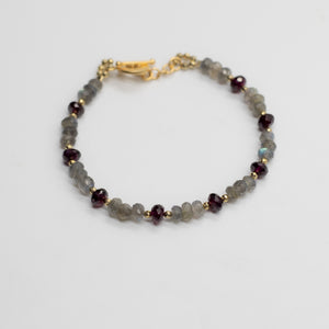 
                
                    Load image into Gallery viewer, Labradorite &amp;amp; Garnet Iris Bracelet
                
            