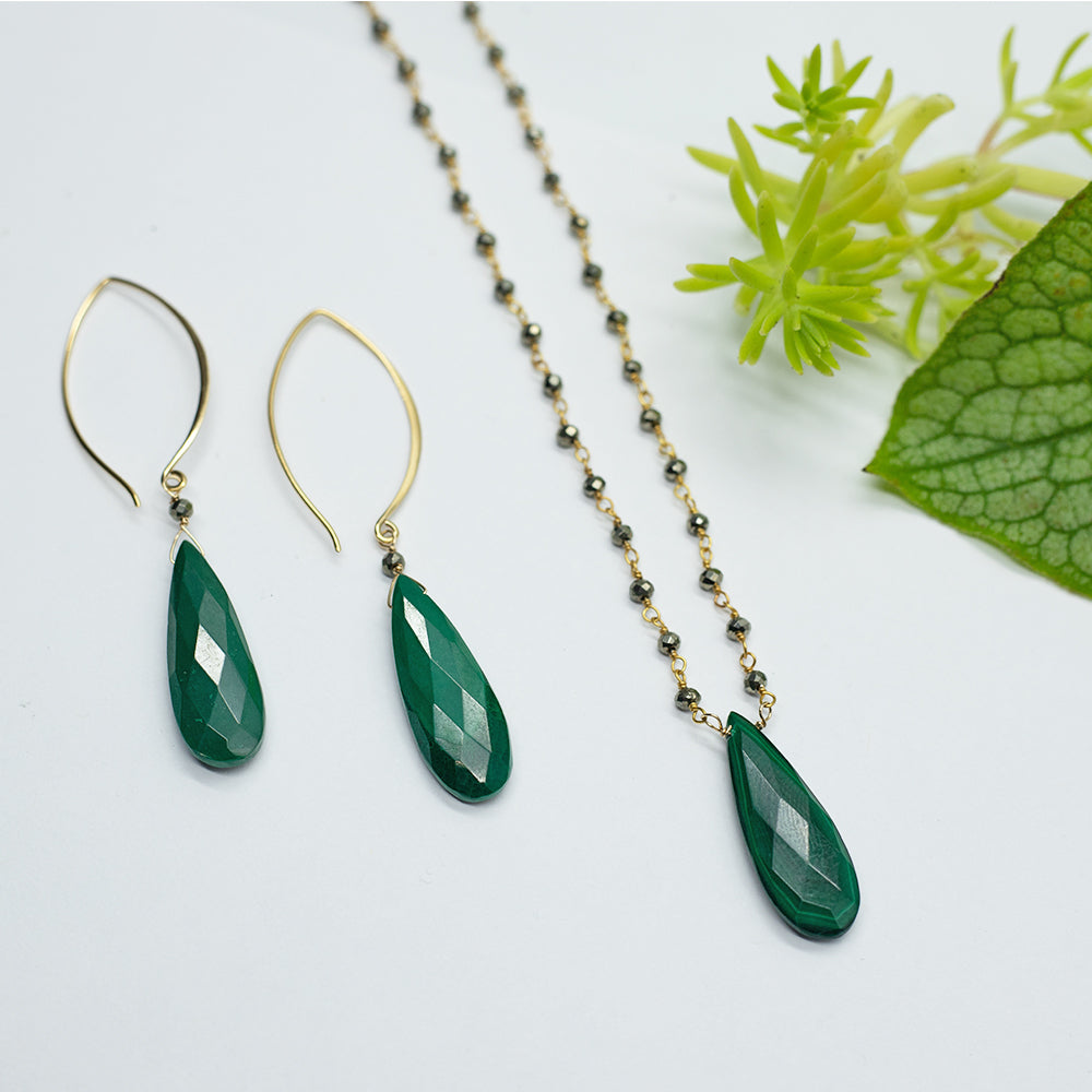 
                
                    Load image into Gallery viewer, Malachite Leilia  Earrings
                
            