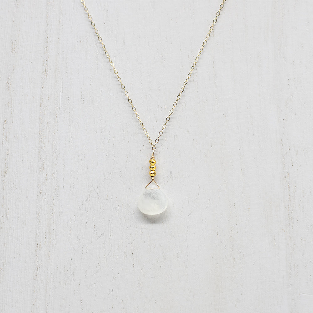 
                
                    Load image into Gallery viewer, Moonstone Raindrop Gold Necklace
                
            