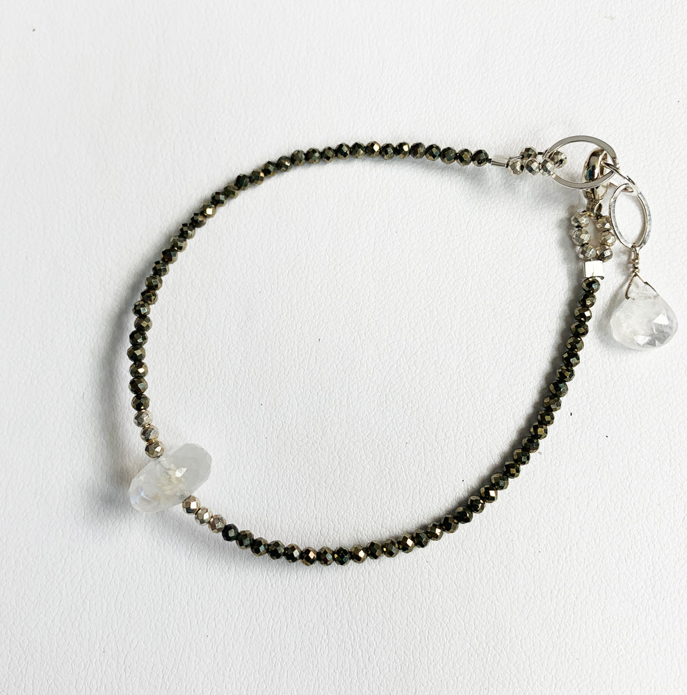 
                
                    Load image into Gallery viewer, Moonstone Luna Simple Bracelet
                
            
