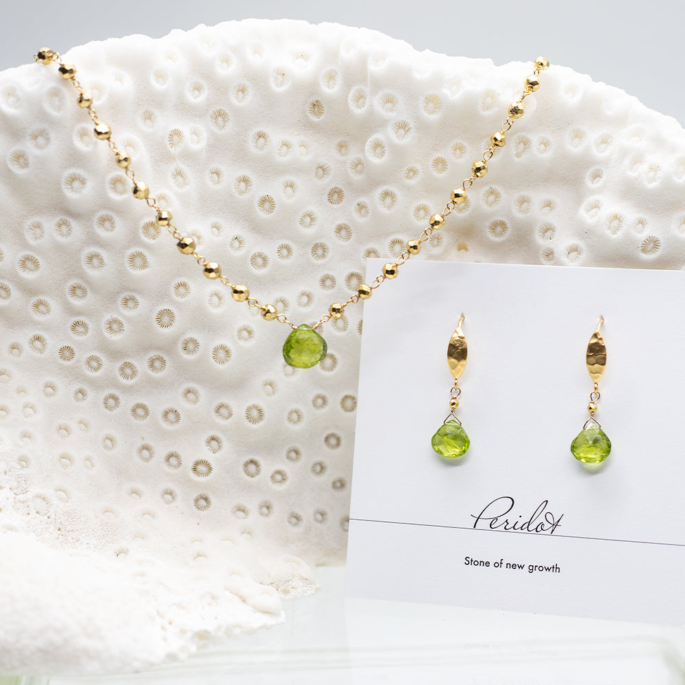 
                
                    Load image into Gallery viewer, Peridot Waterfall Gold Necklace
                
            