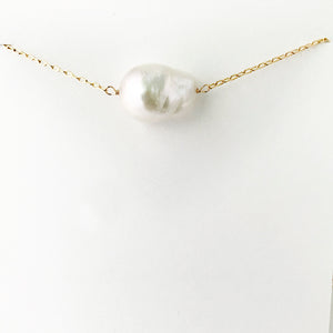 
                
                    Load image into Gallery viewer, Baroque Pearl Simple Gold Necklace
                
            